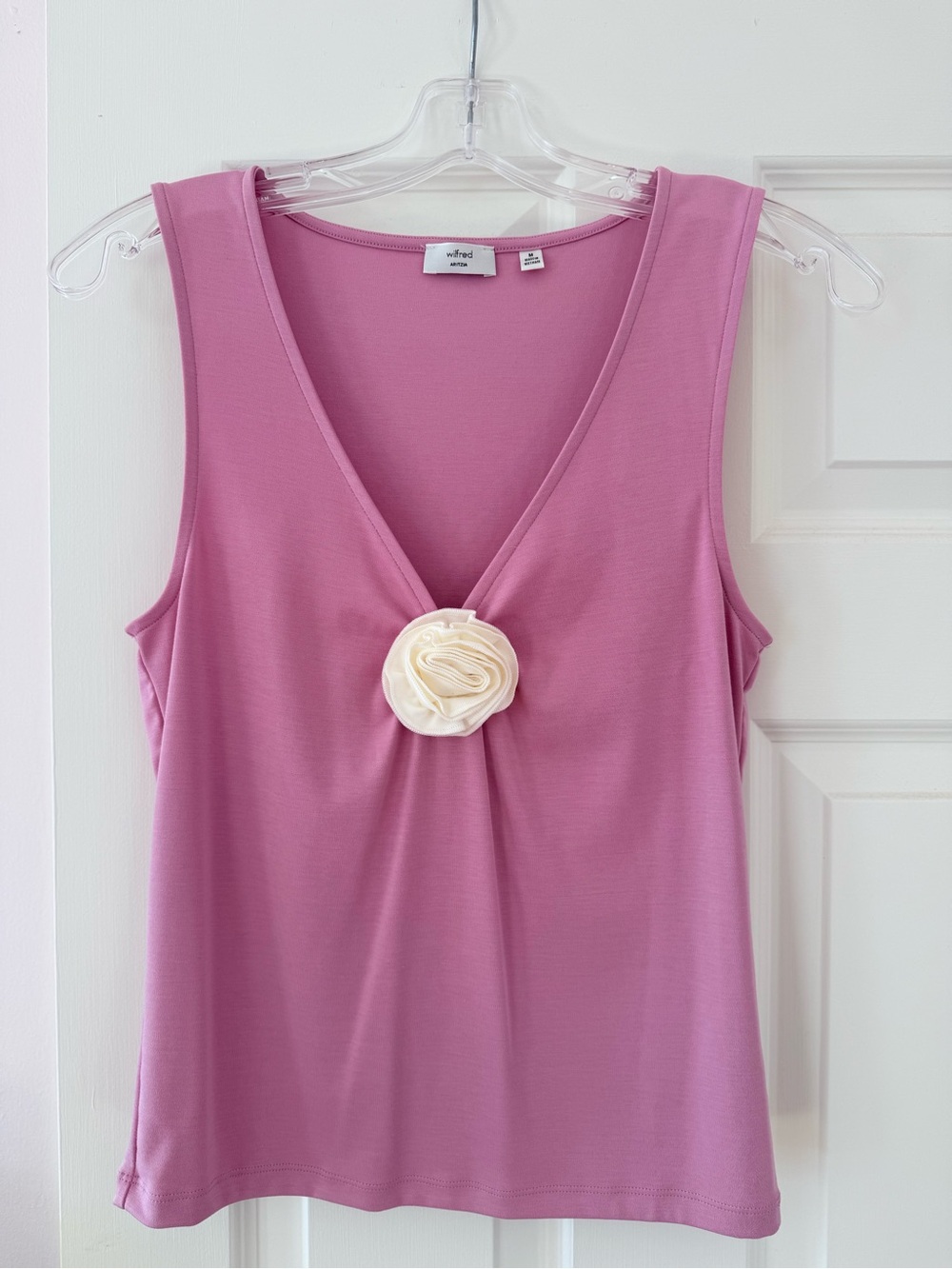 Aritzia Wilfred Pink Sleeveless V-Neck Tank with Cream Rosette